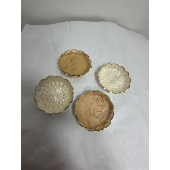 Vtg Capiz Shell 4" Gold/Brass Tone Trim Scalloped Coasters 2 Orig. Inserts - Picture 3 of 3